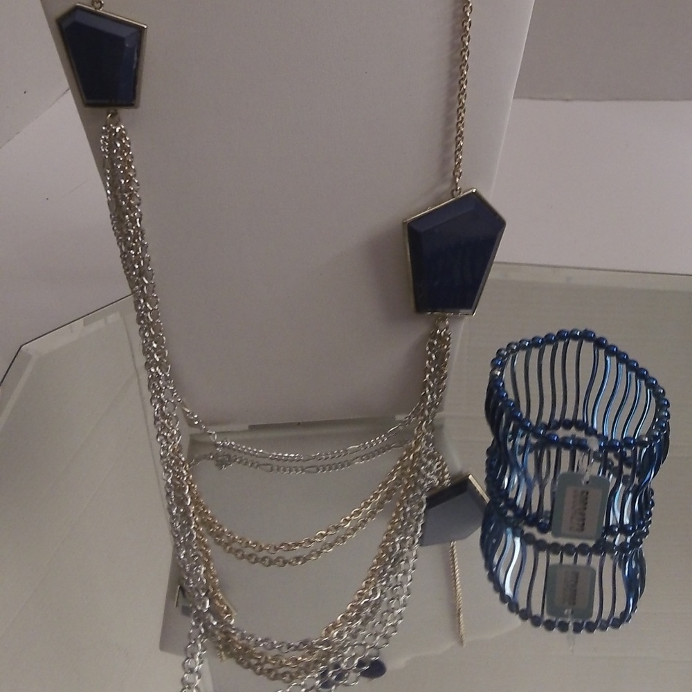 NWTS NECKCKLACE EARRINGS & BRACELET $40 B229